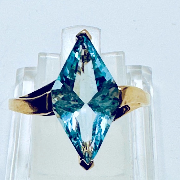 10 k yellow gold marquis shaped blue topaz ring vintage - Picture 1 of 2